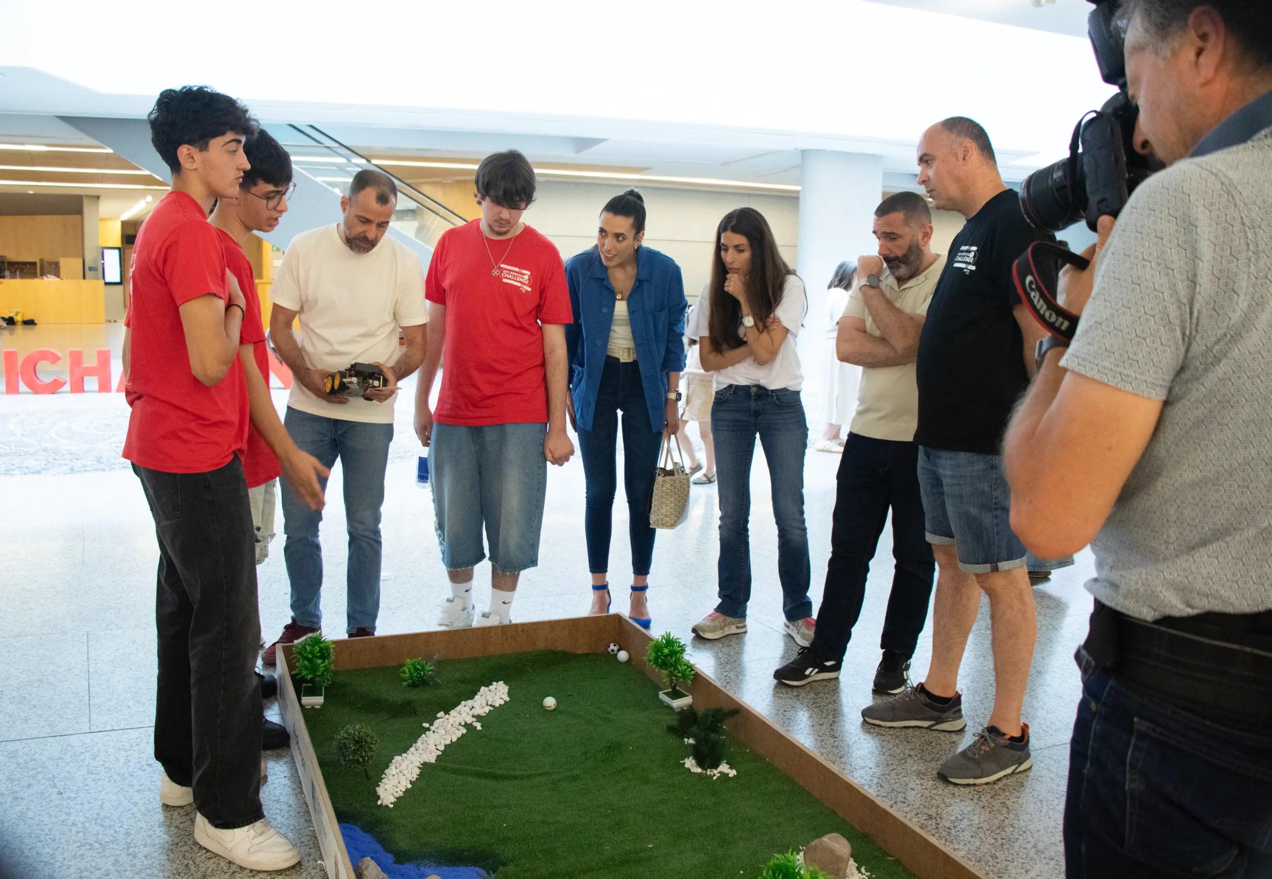 demostracion-robot-en-maqueta-de-golf